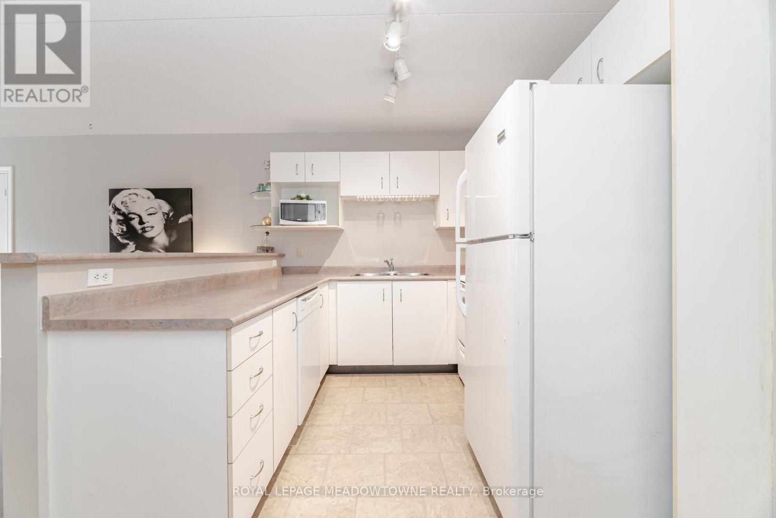 












#209 - 4005 KILMER DRIVE

,
Burlington,




Ontario
L7M4M2

