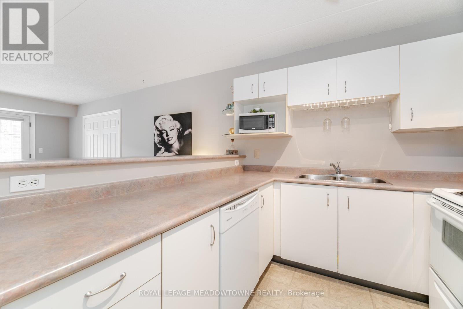 












#209 - 4005 KILMER DRIVE

,
Burlington,




Ontario
L7M4M2

