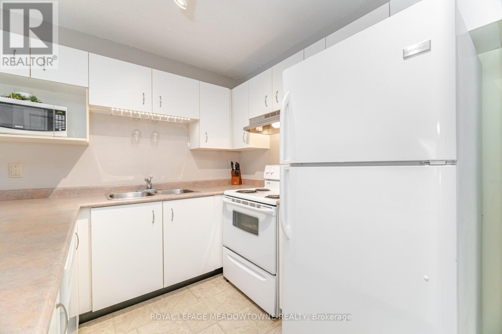 












#209 - 4005 KILMER DRIVE

,
Burlington,




Ontario
L7M4M2

