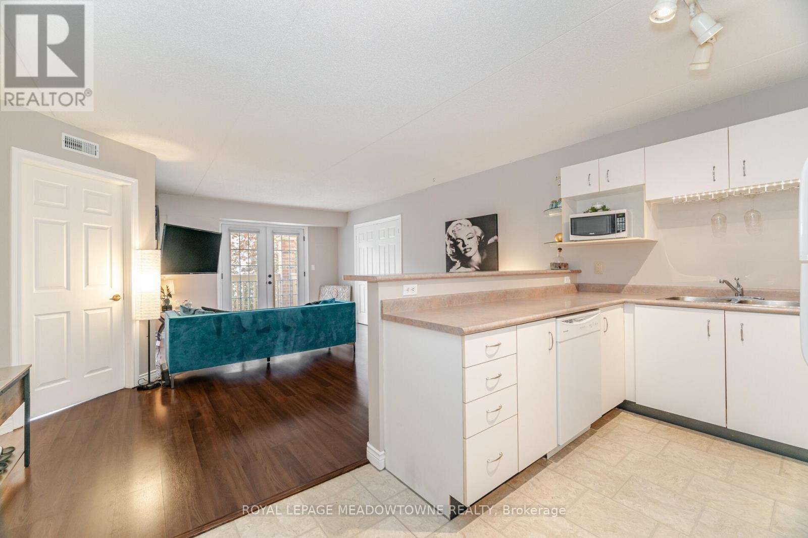 












#209 - 4005 KILMER DRIVE

,
Burlington,




Ontario
L7M4M2

