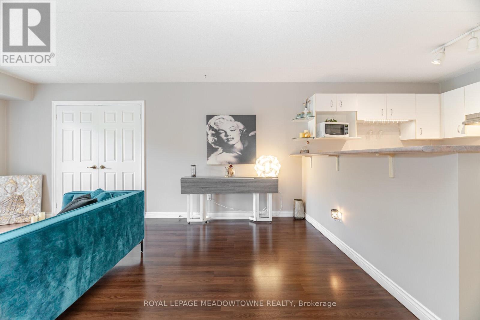 












#209 - 4005 KILMER DRIVE

,
Burlington,




Ontario
L7M4M2

