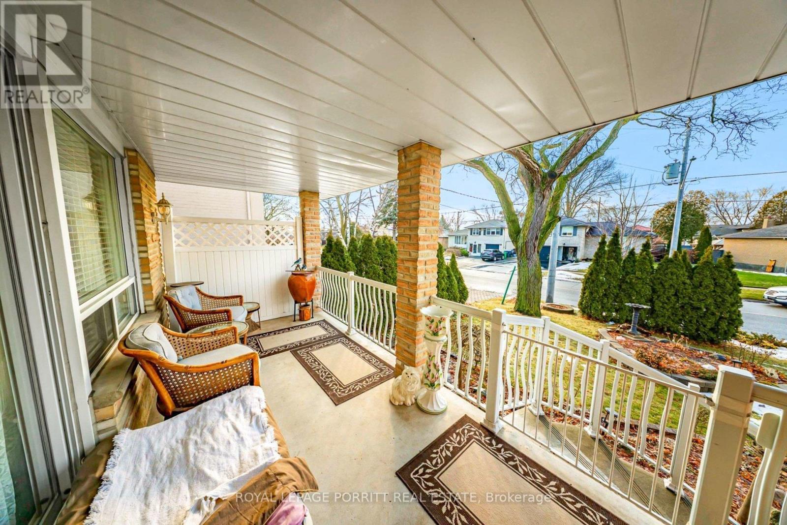 












1435 STRATHY AVENUE

,
Mississauga,




Ontario
L5E2L3

