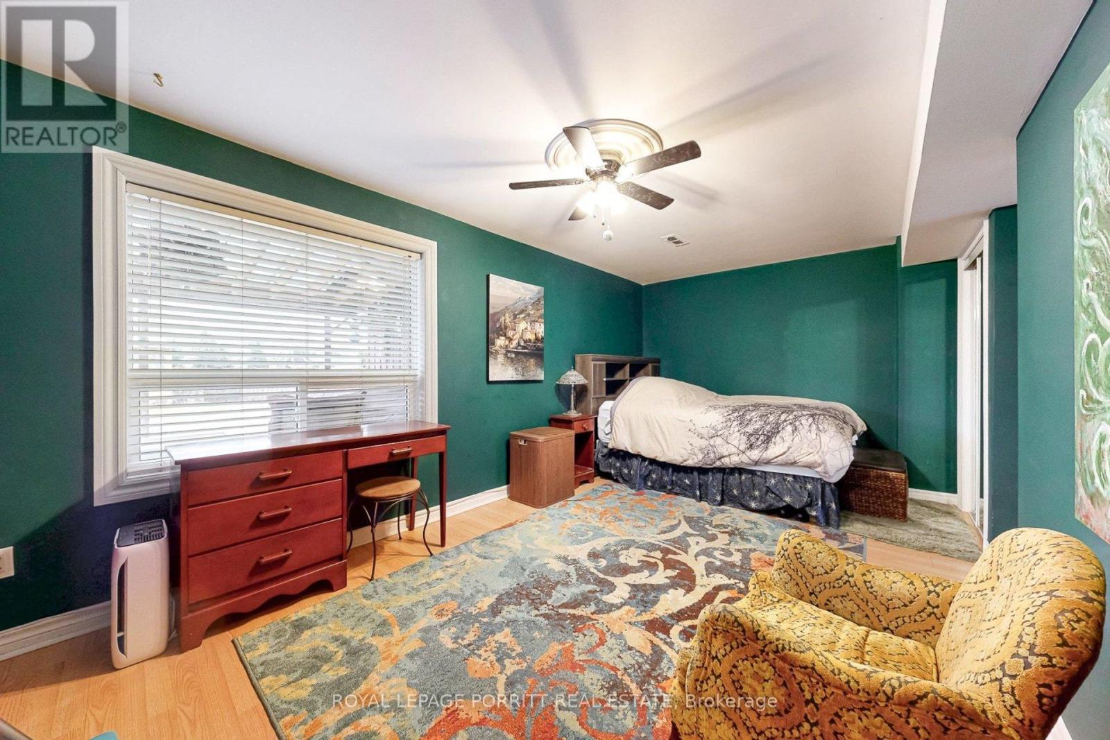 












1435 STRATHY AVENUE

,
Mississauga,




Ontario
L5E2L3

