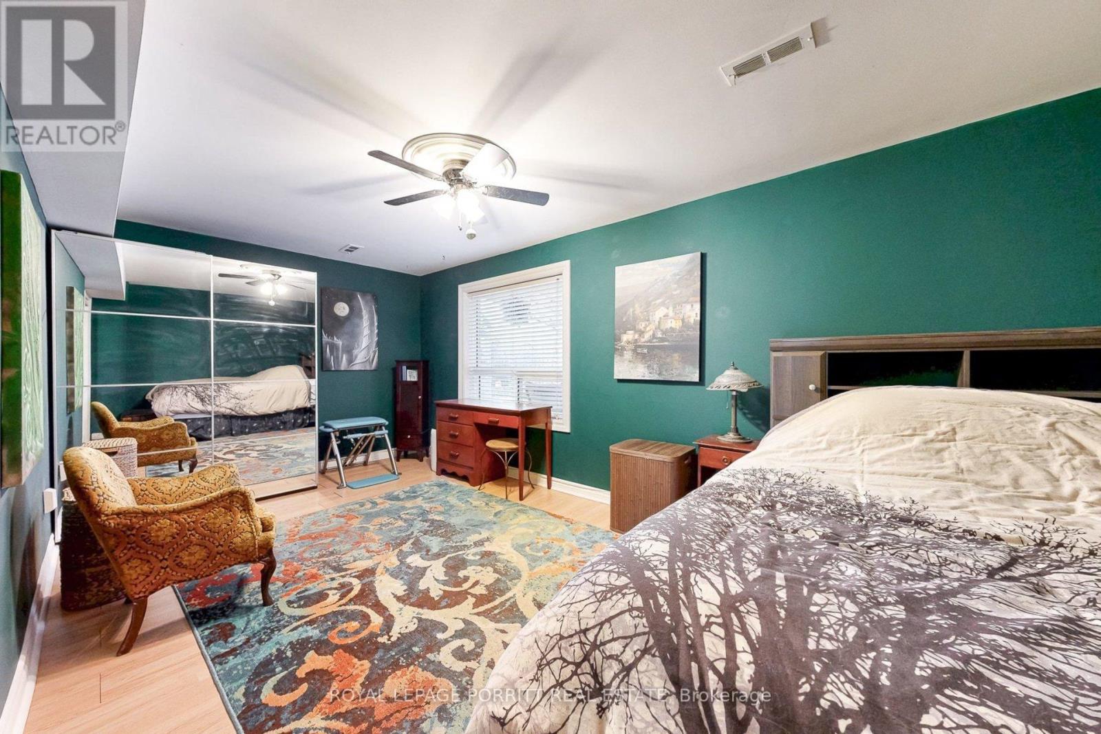 












1435 STRATHY AVENUE

,
Mississauga,




Ontario
L5E2L3

