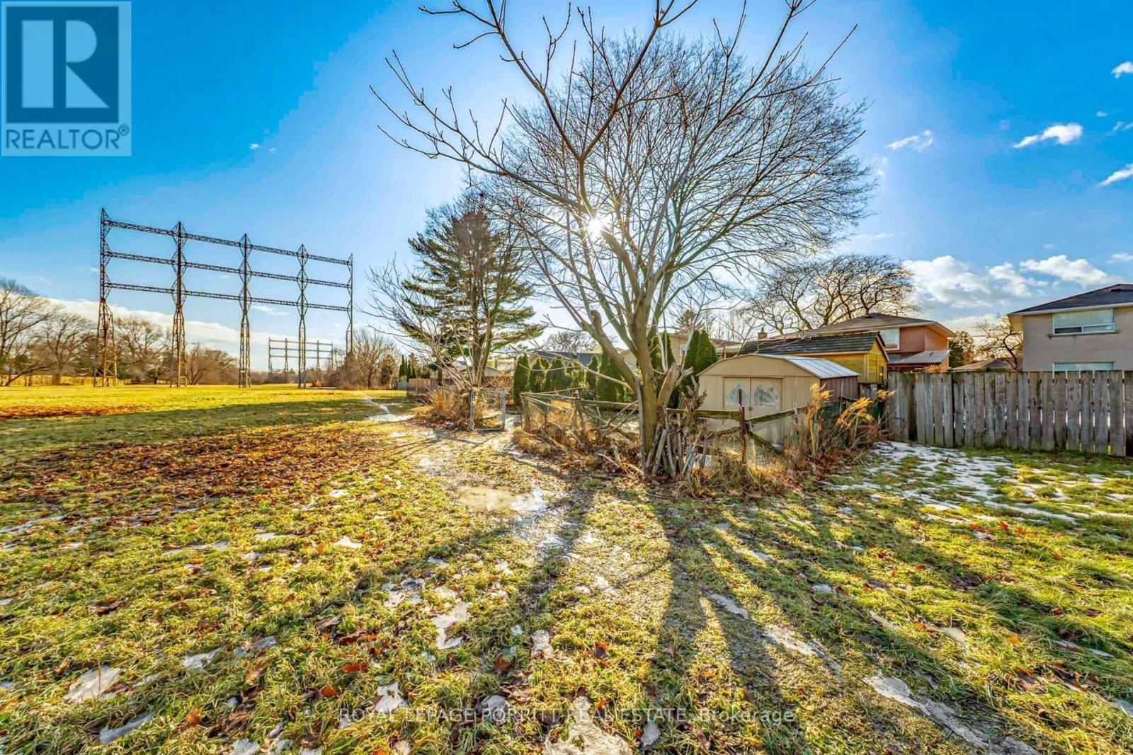 












1435 STRATHY AVENUE

,
Mississauga,




Ontario
L5E2L3

