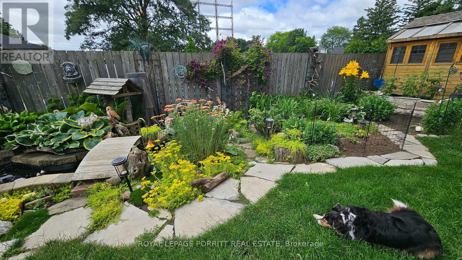 












1435 STRATHY AVENUE

,
Mississauga,




Ontario
L5E2L3

