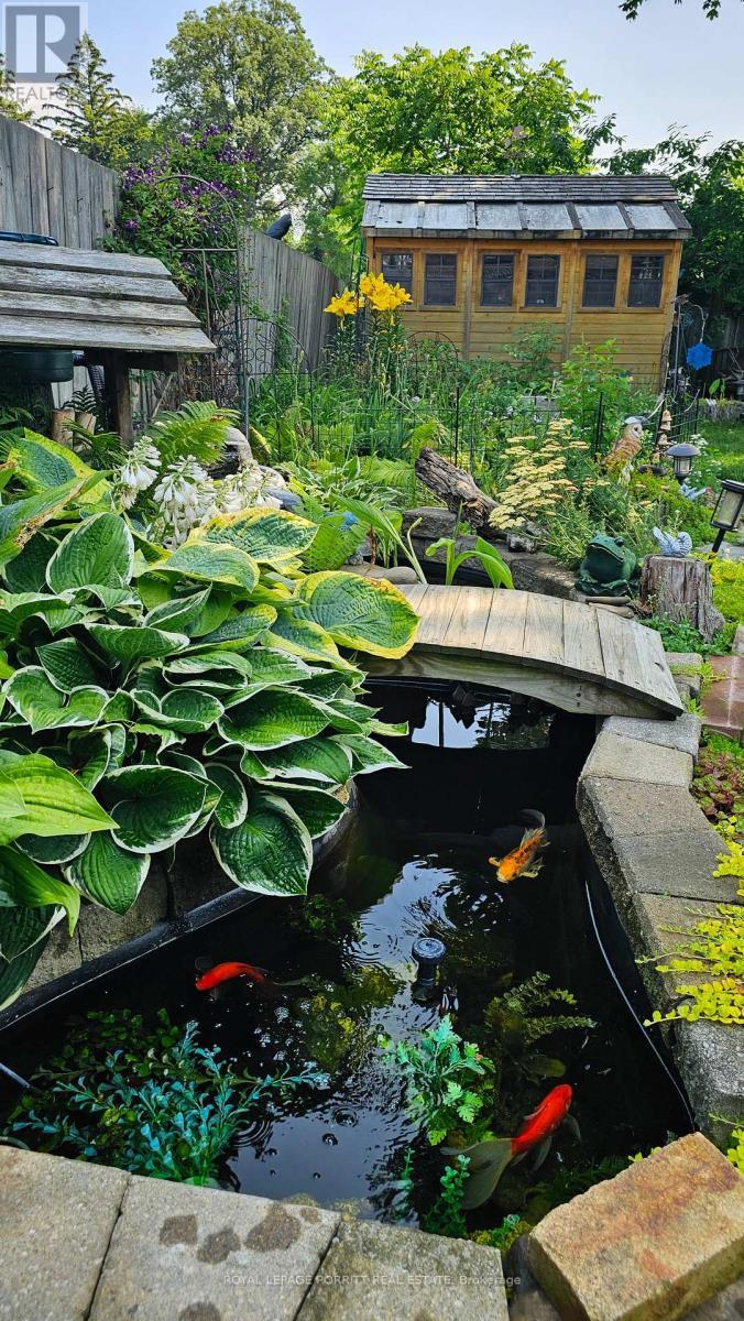 












1435 STRATHY AVENUE

,
Mississauga,




Ontario
L5E2L3

