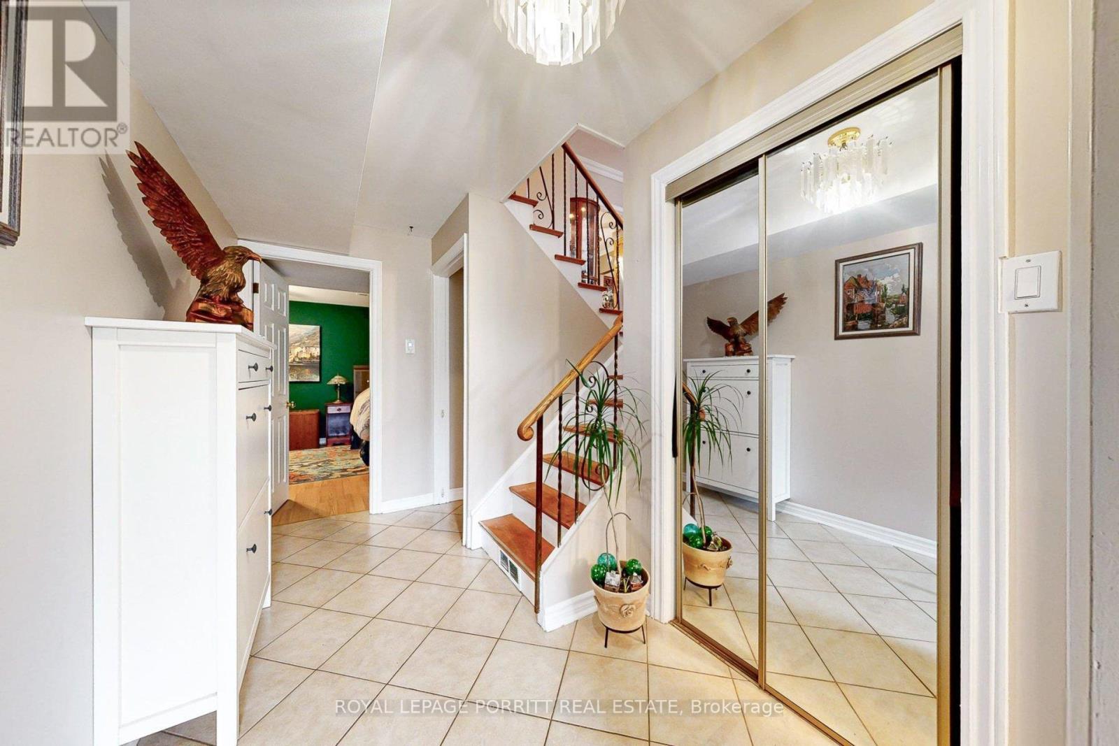 












1435 STRATHY AVENUE

,
Mississauga,




Ontario
L5E2L3

