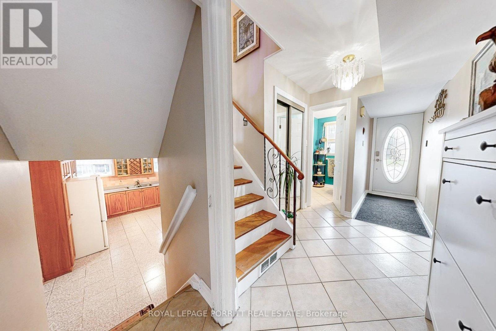 












1435 STRATHY AVENUE

,
Mississauga,




Ontario
L5E2L3

