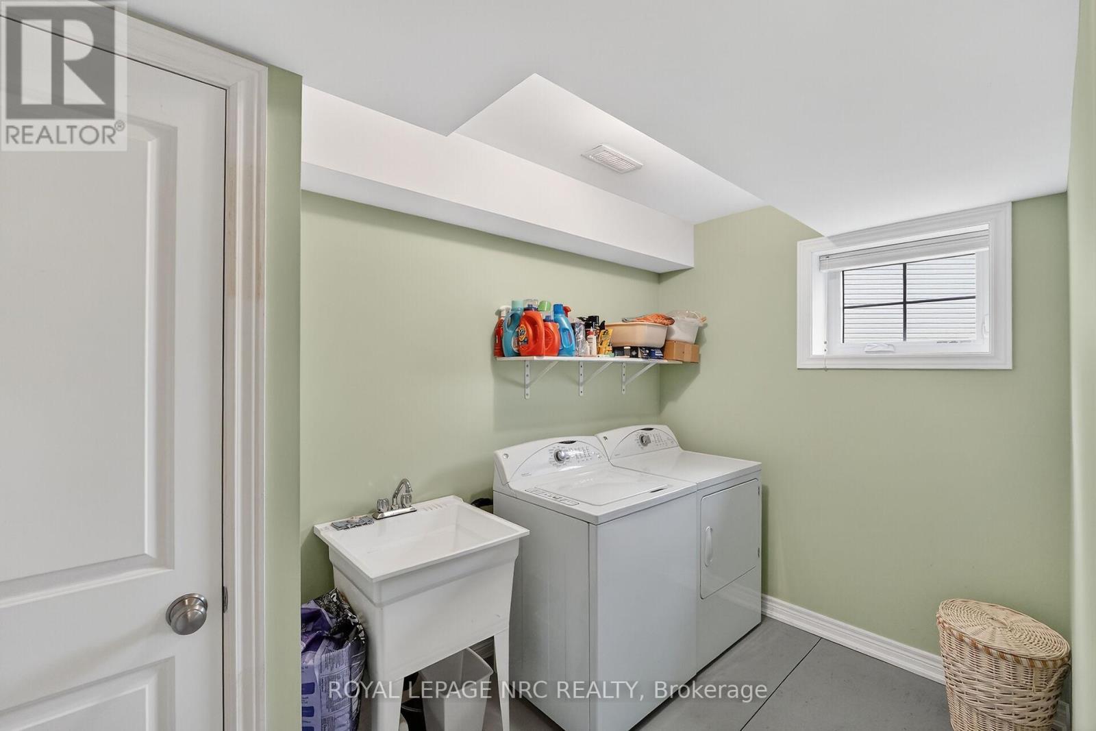 












166 MICHELLE COURT

,
Welland,




Ontario
L3C0A2

