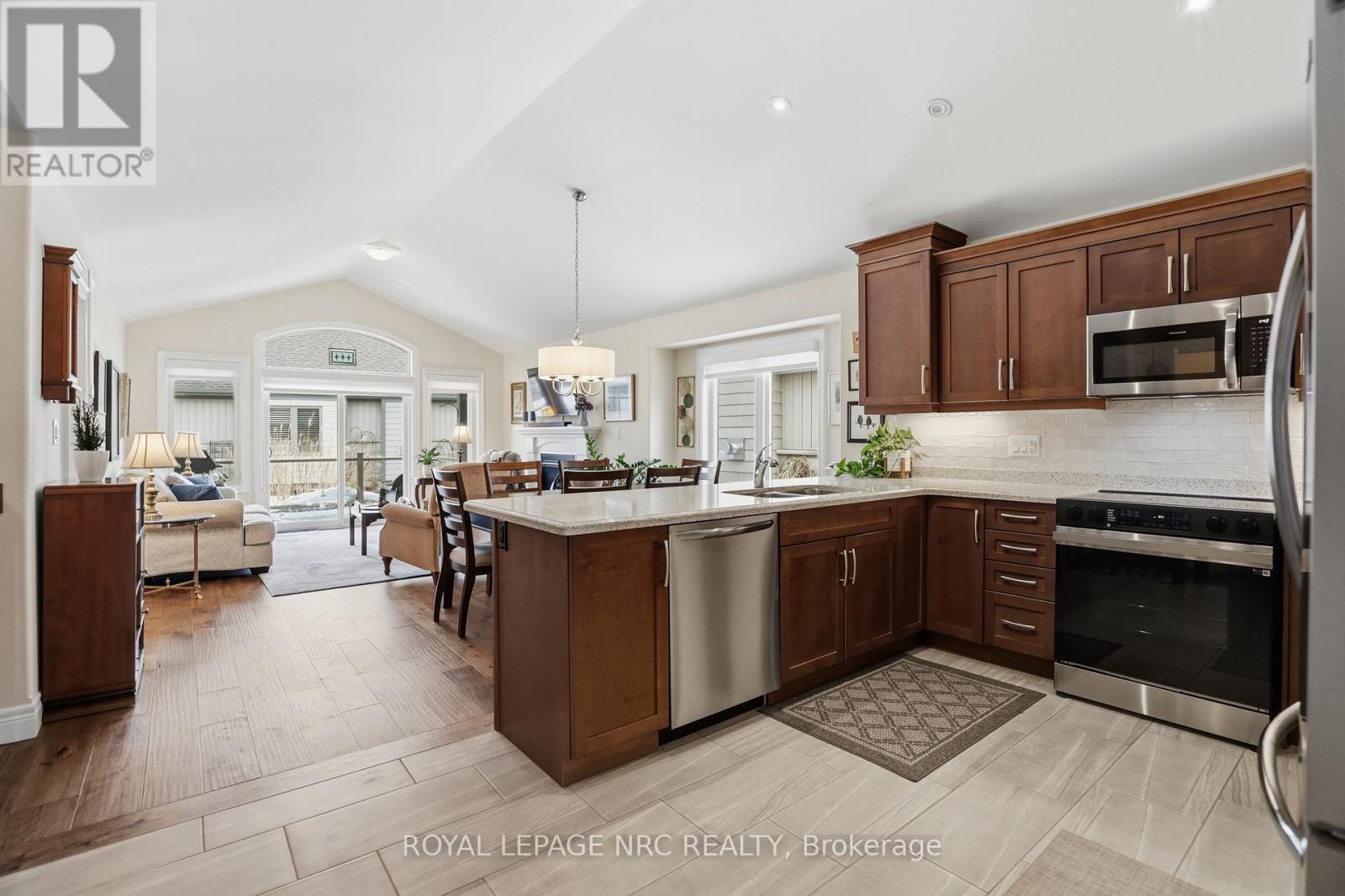 












23 RICHARD CRESCENT

,
West Lincoln,




Ontario
L0R2A0

