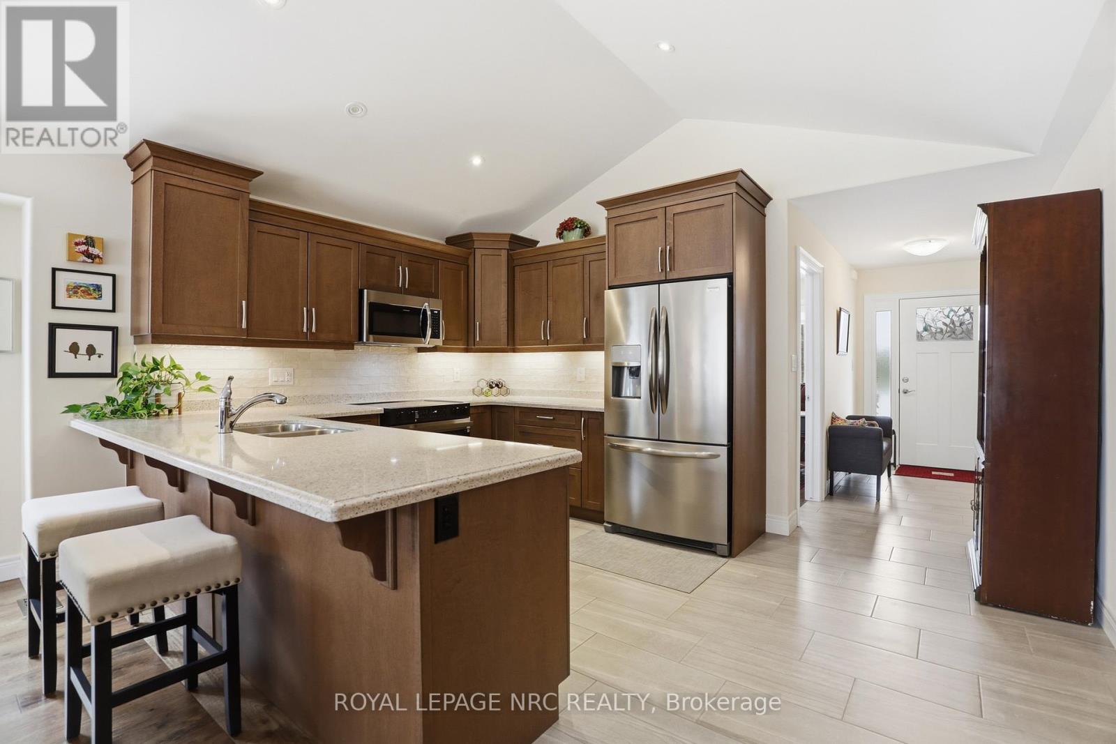 












23 RICHARD CRESCENT

,
West Lincoln,




Ontario
L0R2A0

