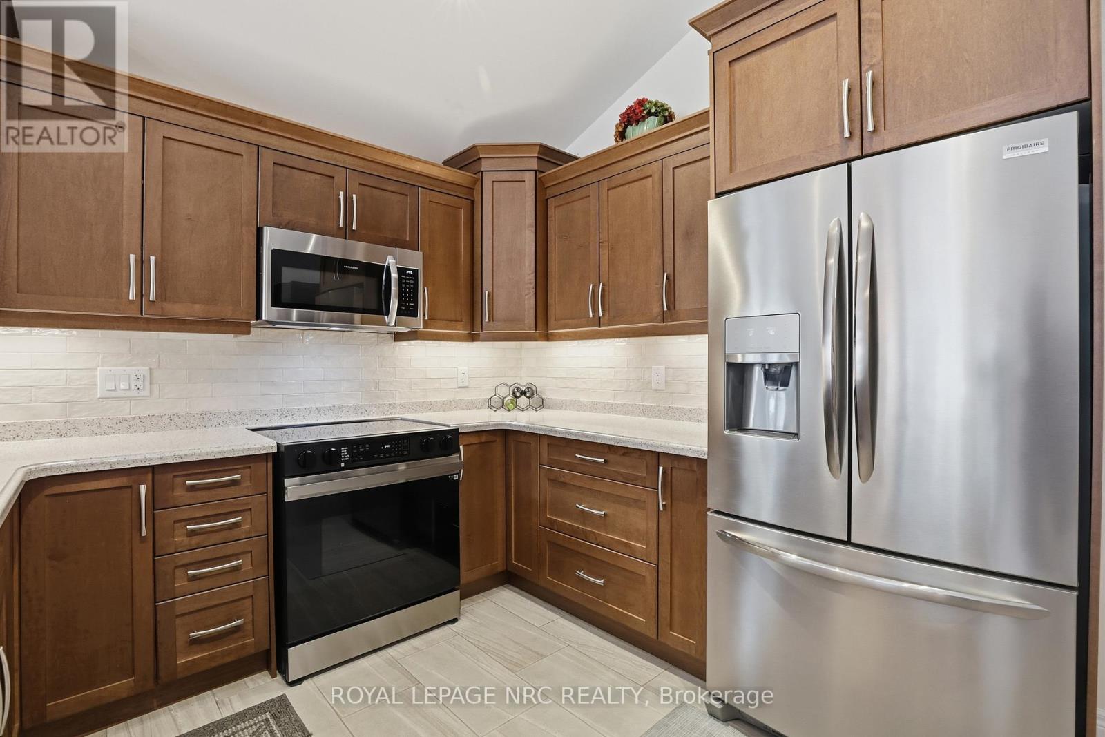 












23 RICHARD CRESCENT

,
West Lincoln,




Ontario
L0R2A0

