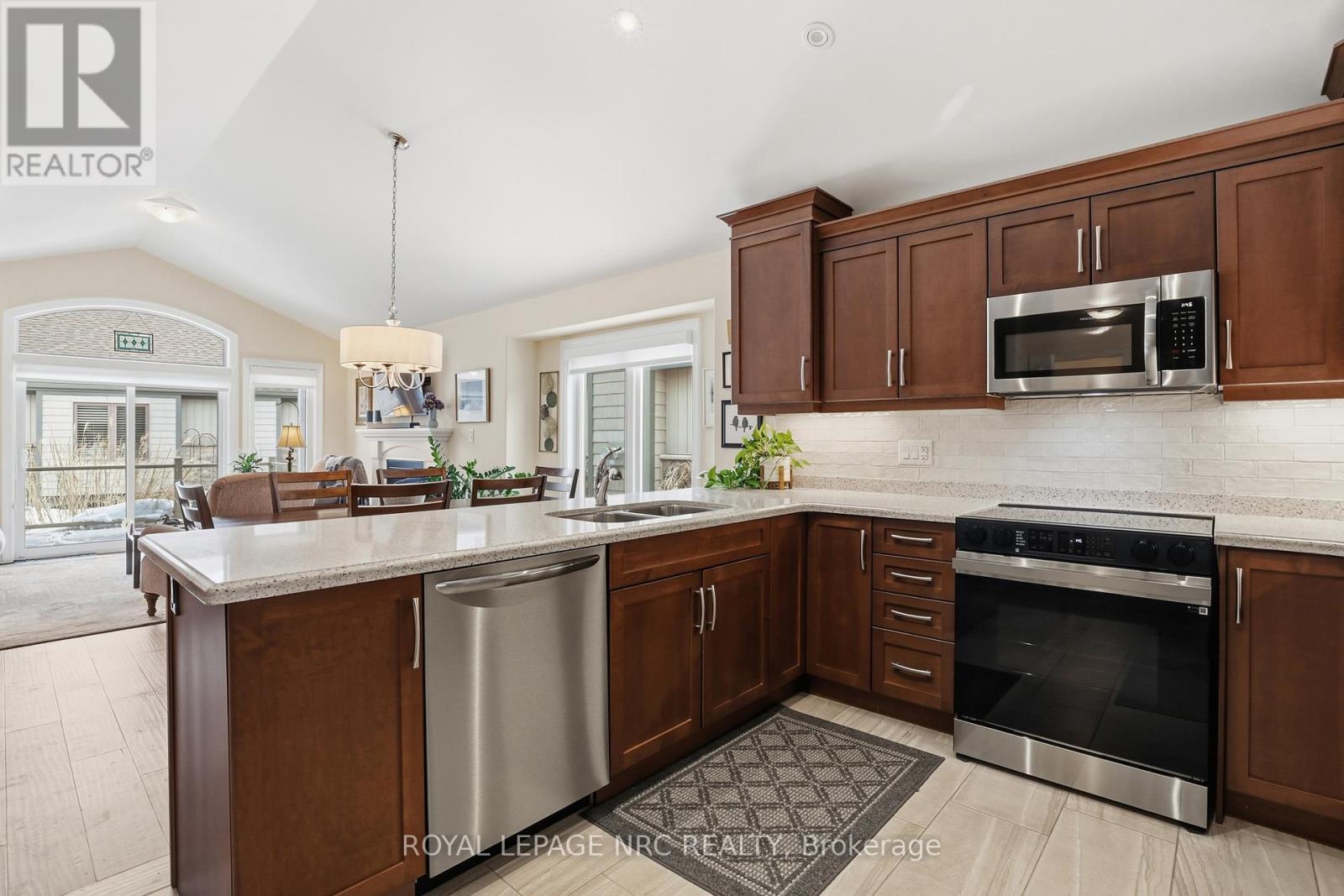 












23 RICHARD CRESCENT

,
West Lincoln,




Ontario
L0R2A0

