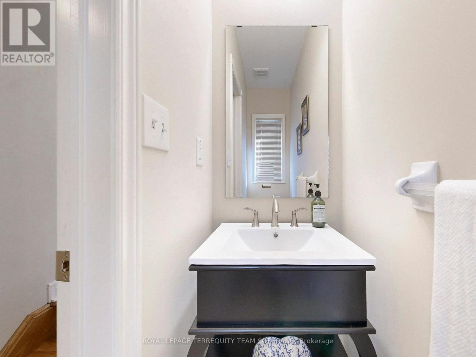 












29 MONTEREY ROAD

,
Vaughan,




Ontario
L4H1W3

