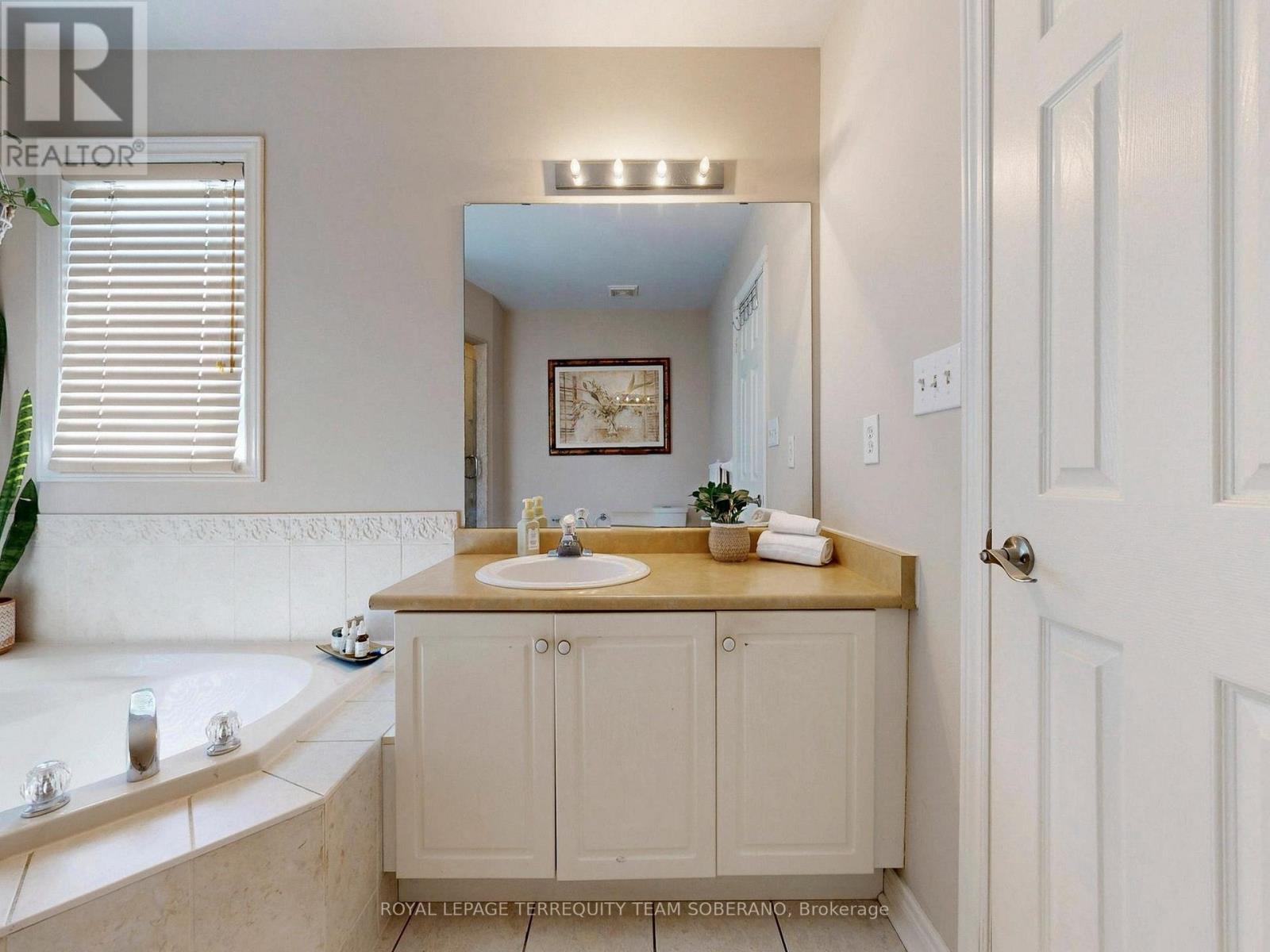 












29 MONTEREY ROAD

,
Vaughan,




Ontario
L4H1W3

