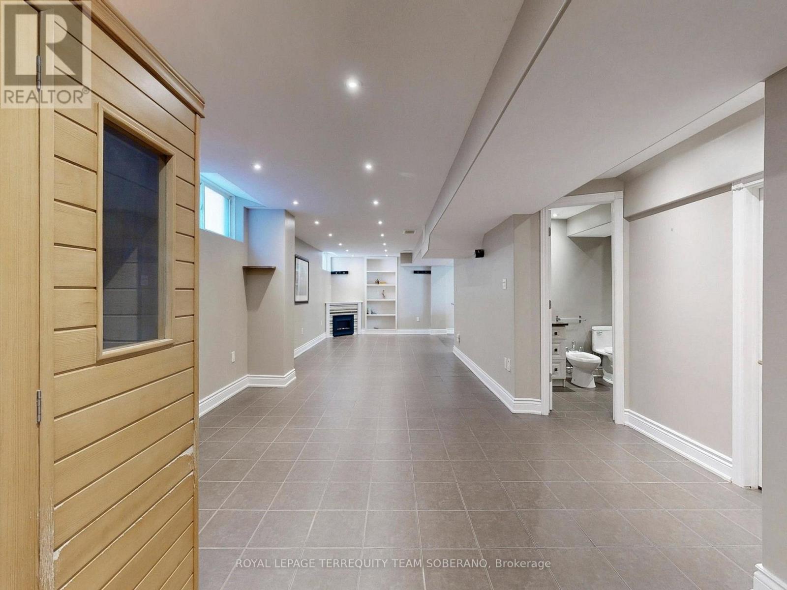 












29 MONTEREY ROAD

,
Vaughan,




Ontario
L4H1W3

