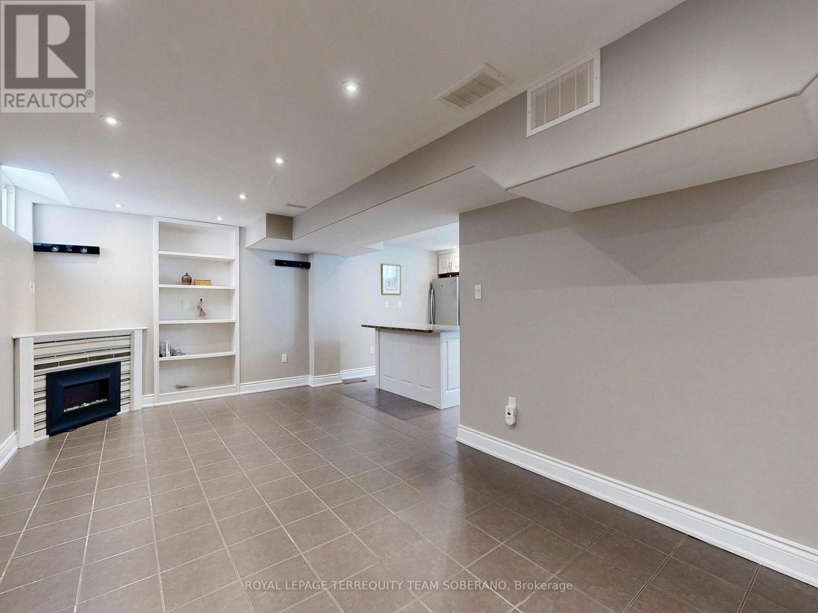 












29 MONTEREY ROAD

,
Vaughan,




Ontario
L4H1W3

