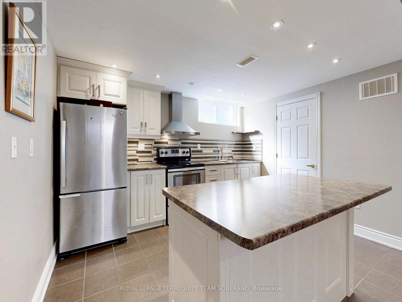 












29 MONTEREY ROAD

,
Vaughan,




Ontario
L4H1W3

