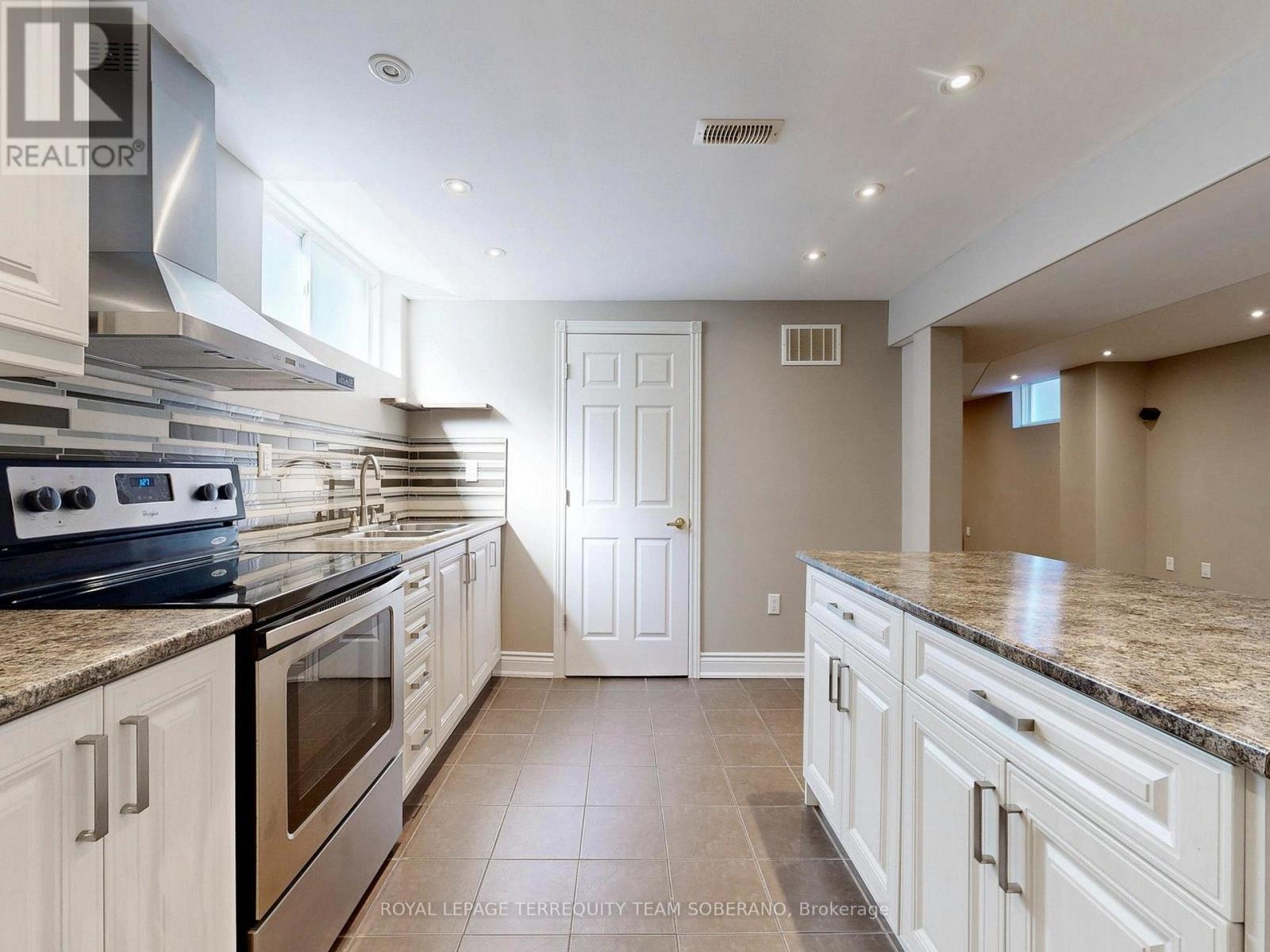 












29 MONTEREY ROAD

,
Vaughan,




Ontario
L4H1W3

