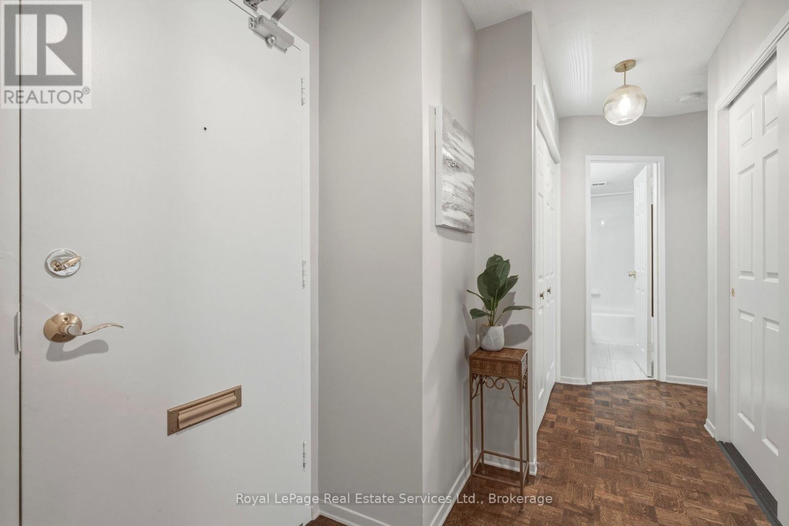 












102 - 15 TOWERING HEIGHTS BOULEVARD

,
St. Catharines (Glendale/Glenridge),




Ontario
L2T3G7

