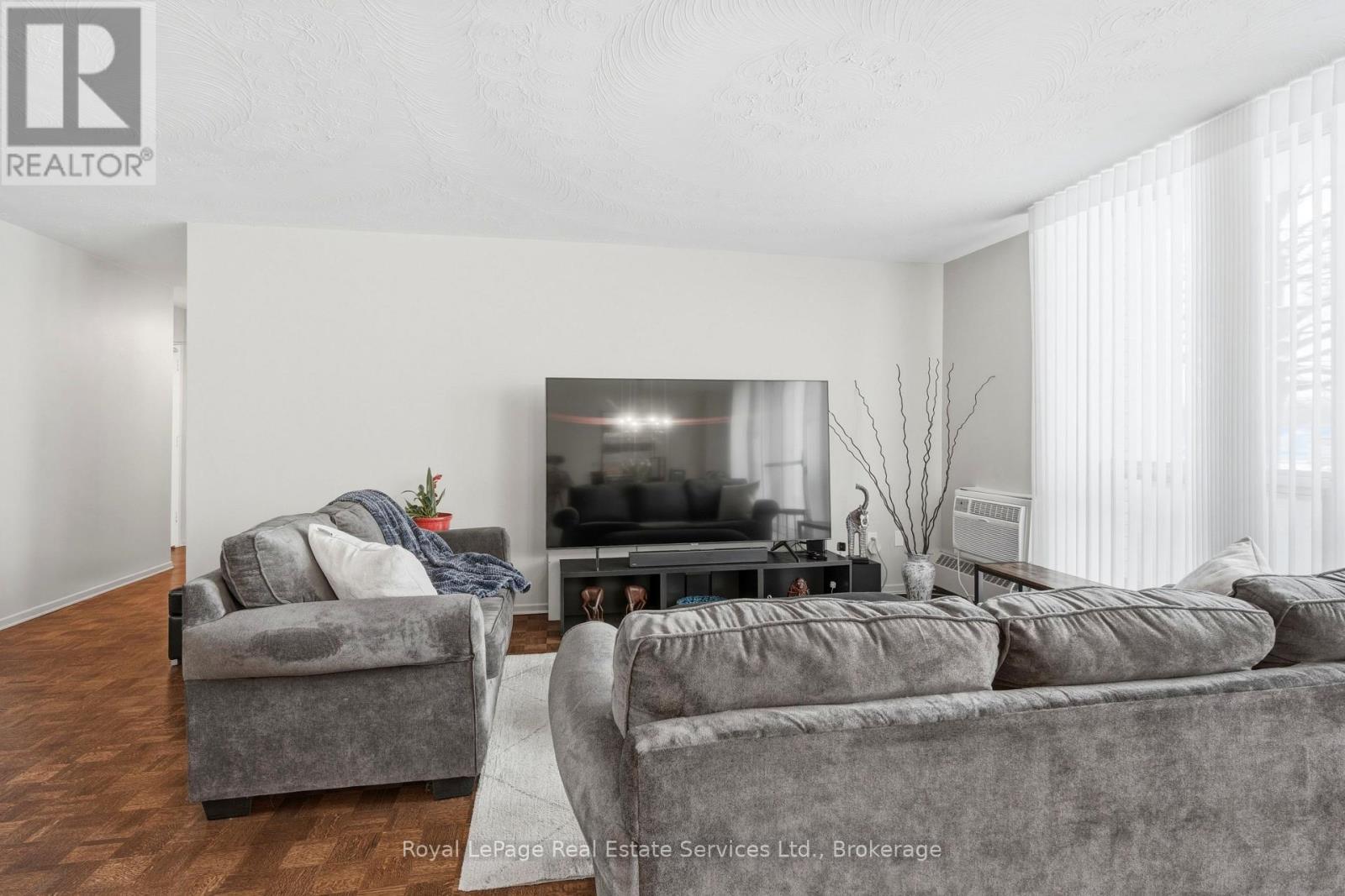 












102 - 15 TOWERING HEIGHTS BOULEVARD

,
St. Catharines (Glendale/Glenridge),




Ontario
L2T3G7

