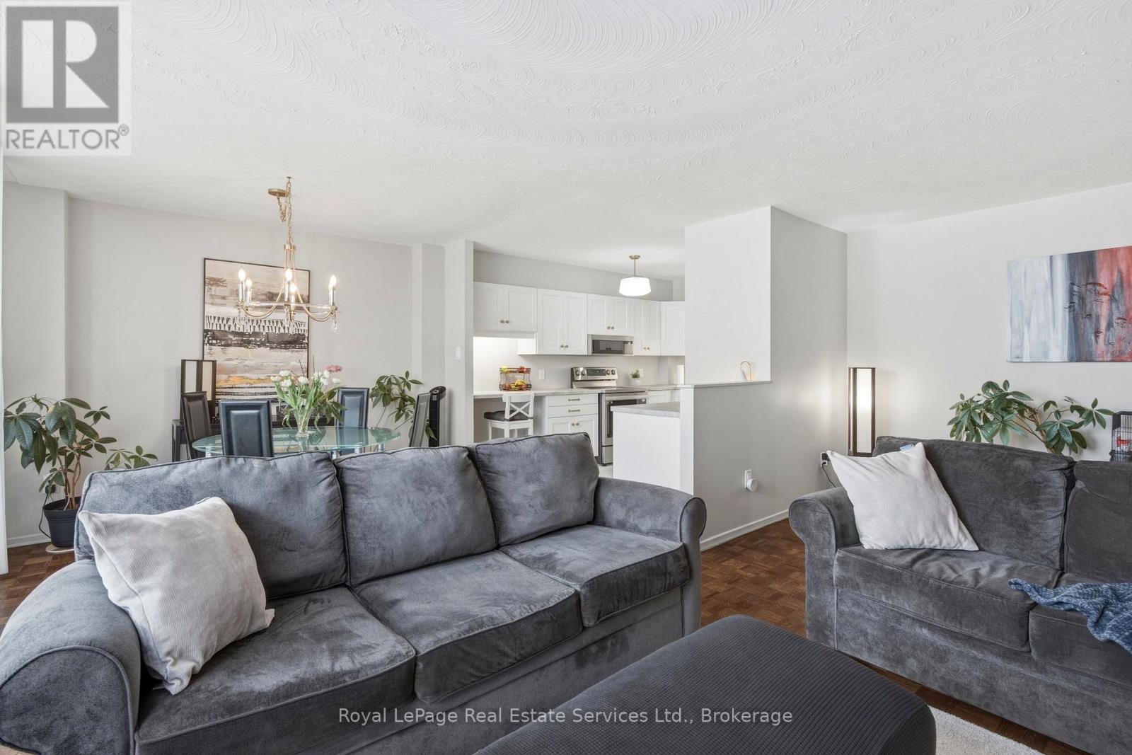 












102 - 15 TOWERING HEIGHTS BOULEVARD

,
St. Catharines (Glendale/Glenridge),




Ontario
L2T3G7

