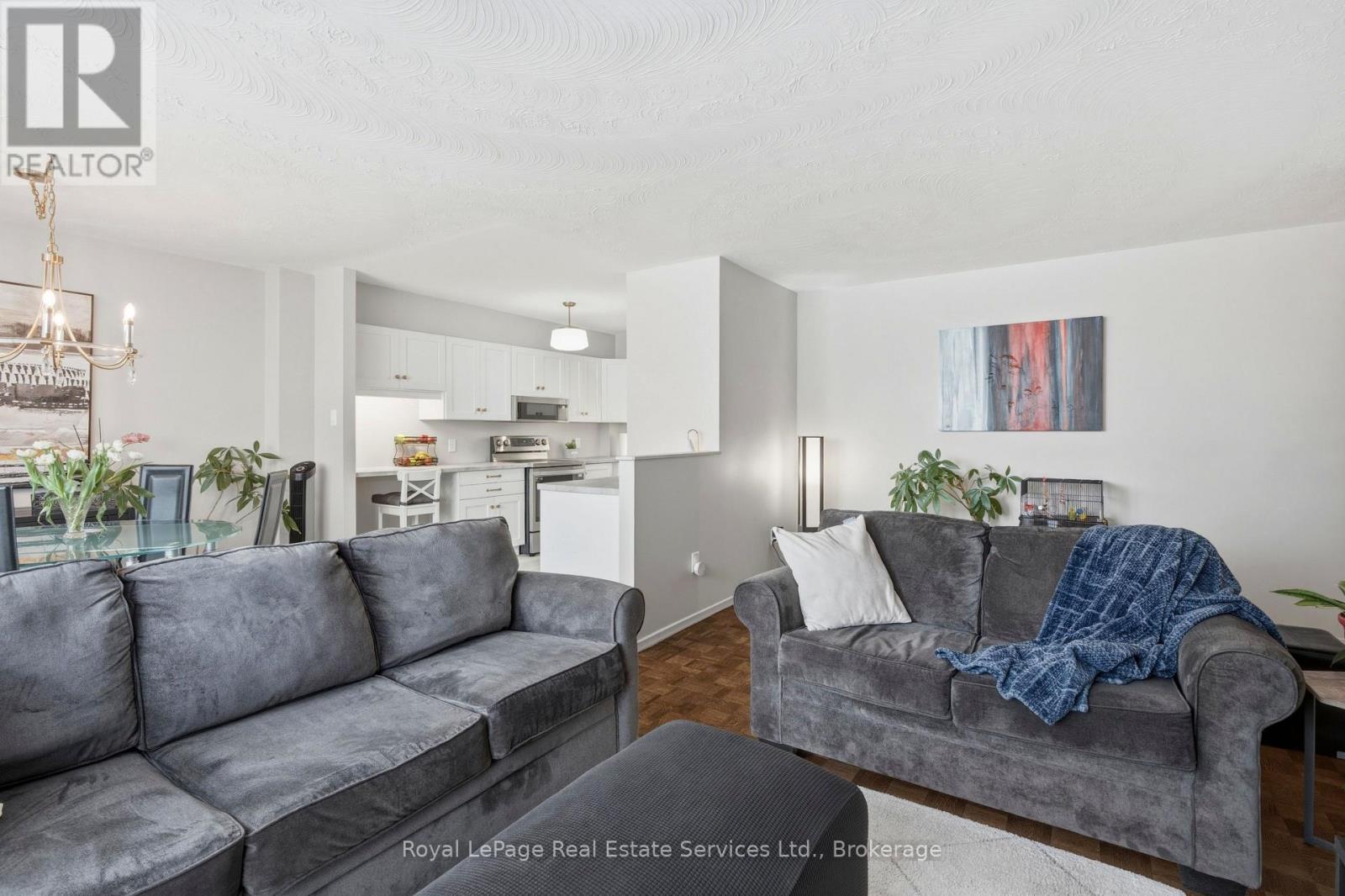 












102 - 15 TOWERING HEIGHTS BOULEVARD

,
St. Catharines (Glendale/Glenridge),




Ontario
L2T3G7

