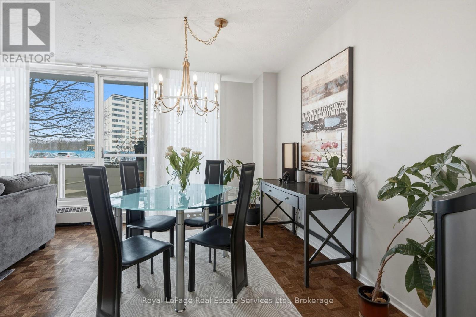 












102 - 15 TOWERING HEIGHTS BOULEVARD

,
St. Catharines (Glendale/Glenridge),




Ontario
L2T3G7

