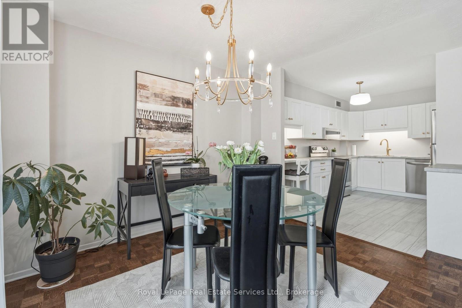 












102 - 15 TOWERING HEIGHTS BOULEVARD

,
St. Catharines (Glendale/Glenridge),




Ontario
L2T3G7

