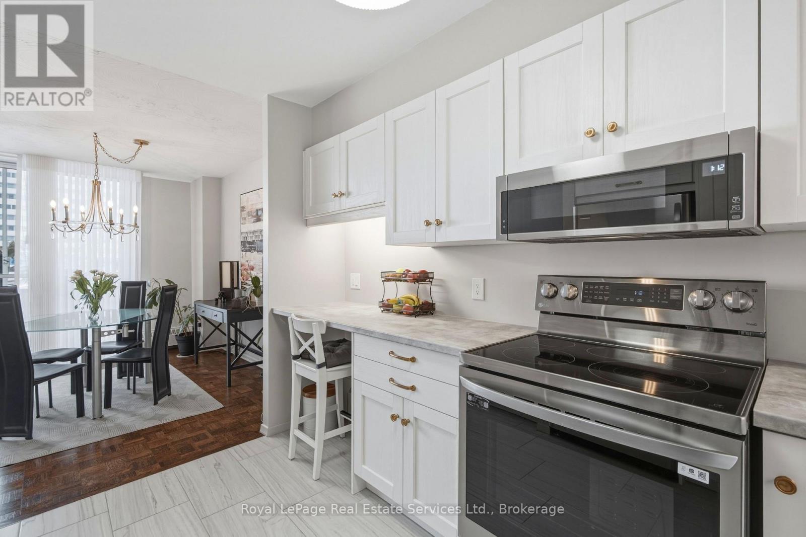 












102 - 15 TOWERING HEIGHTS BOULEVARD

,
St. Catharines (Glendale/Glenridge),




Ontario
L2T3G7

