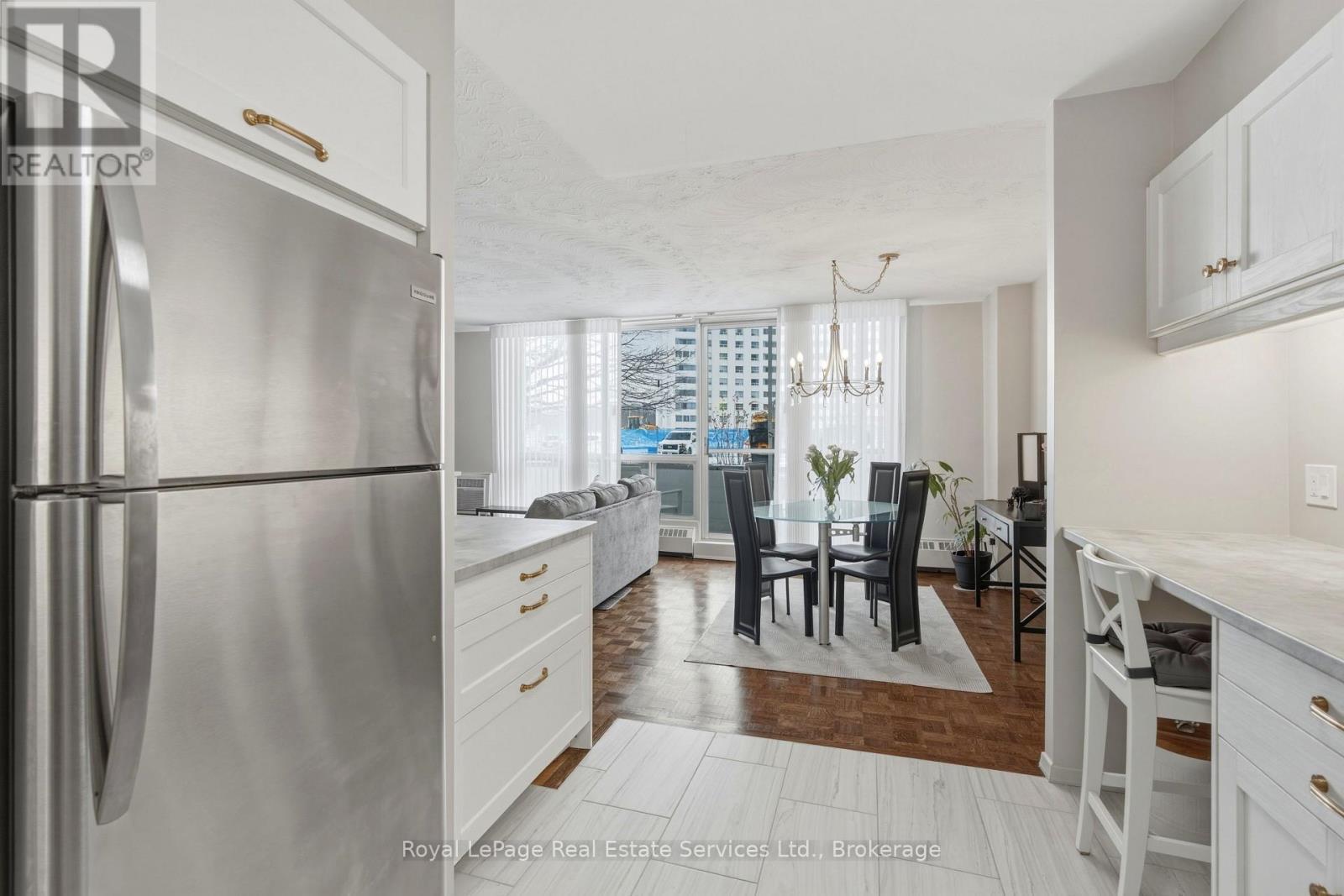 












102 - 15 TOWERING HEIGHTS BOULEVARD

,
St. Catharines (Glendale/Glenridge),




Ontario
L2T3G7

