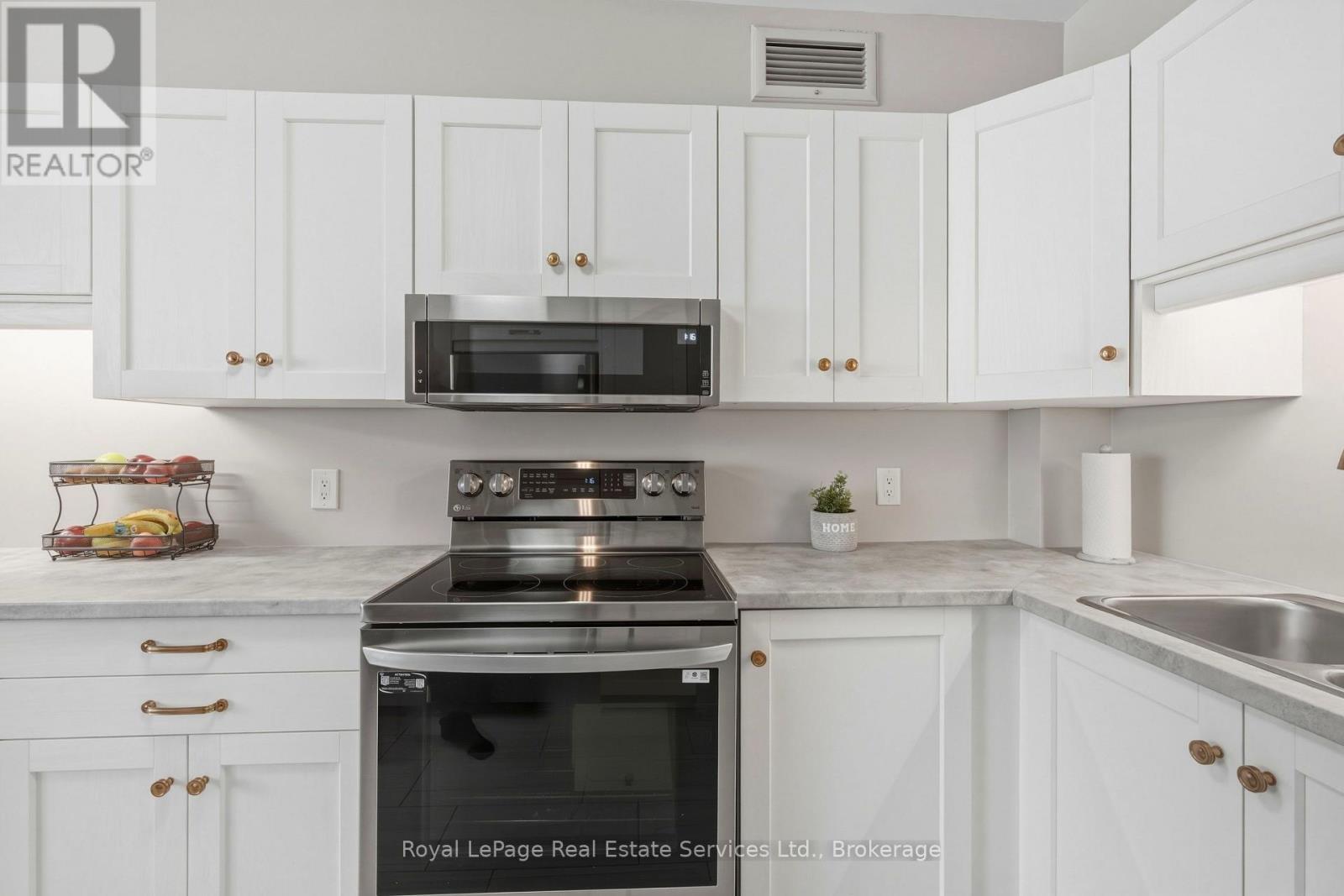 












102 - 15 TOWERING HEIGHTS BOULEVARD

,
St. Catharines (Glendale/Glenridge),




Ontario
L2T3G7

