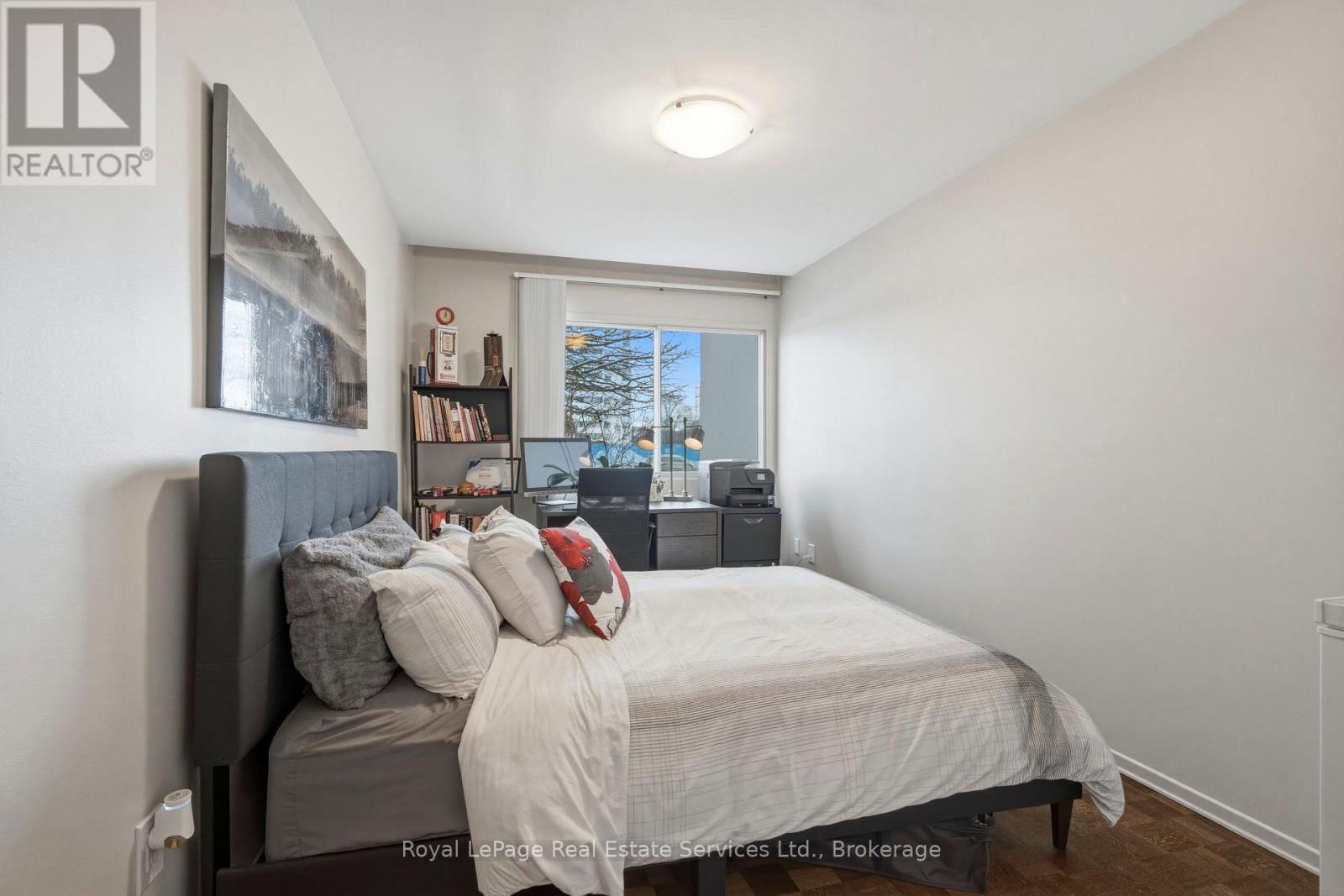 












102 - 15 TOWERING HEIGHTS BOULEVARD

,
St. Catharines (Glendale/Glenridge),




Ontario
L2T3G7

