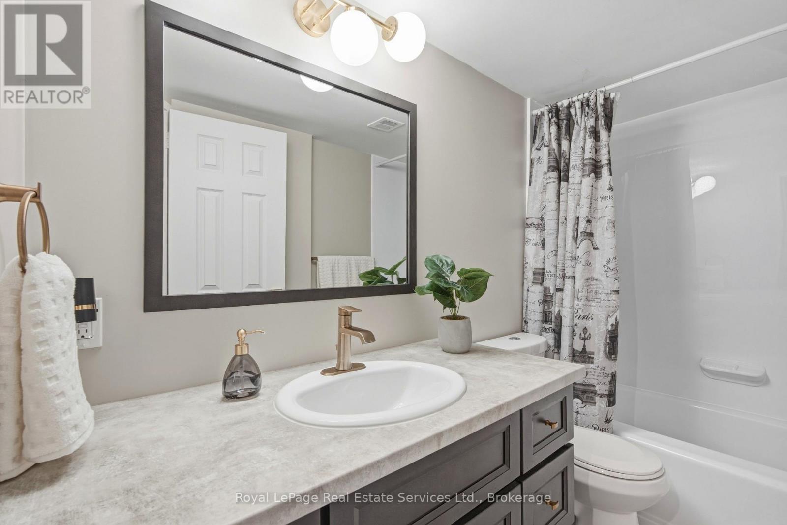 












102 - 15 TOWERING HEIGHTS BOULEVARD

,
St. Catharines (Glendale/Glenridge),




Ontario
L2T3G7

