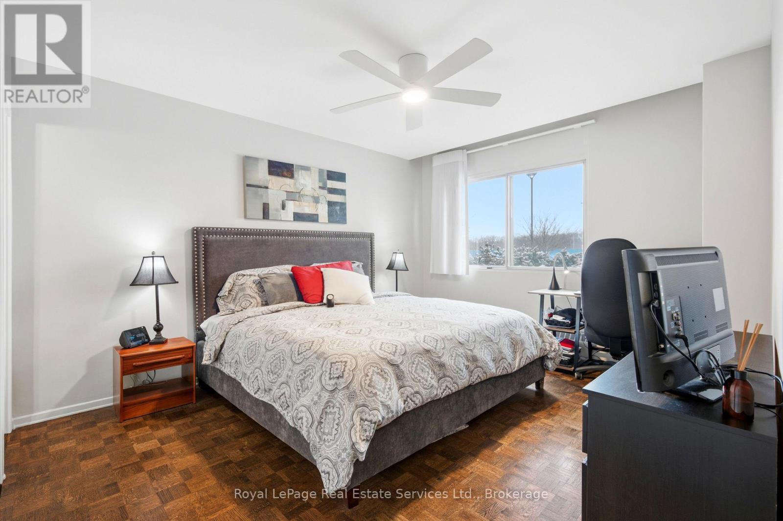 












102 - 15 TOWERING HEIGHTS BOULEVARD

,
St. Catharines (Glendale/Glenridge),




Ontario
L2T3G7

