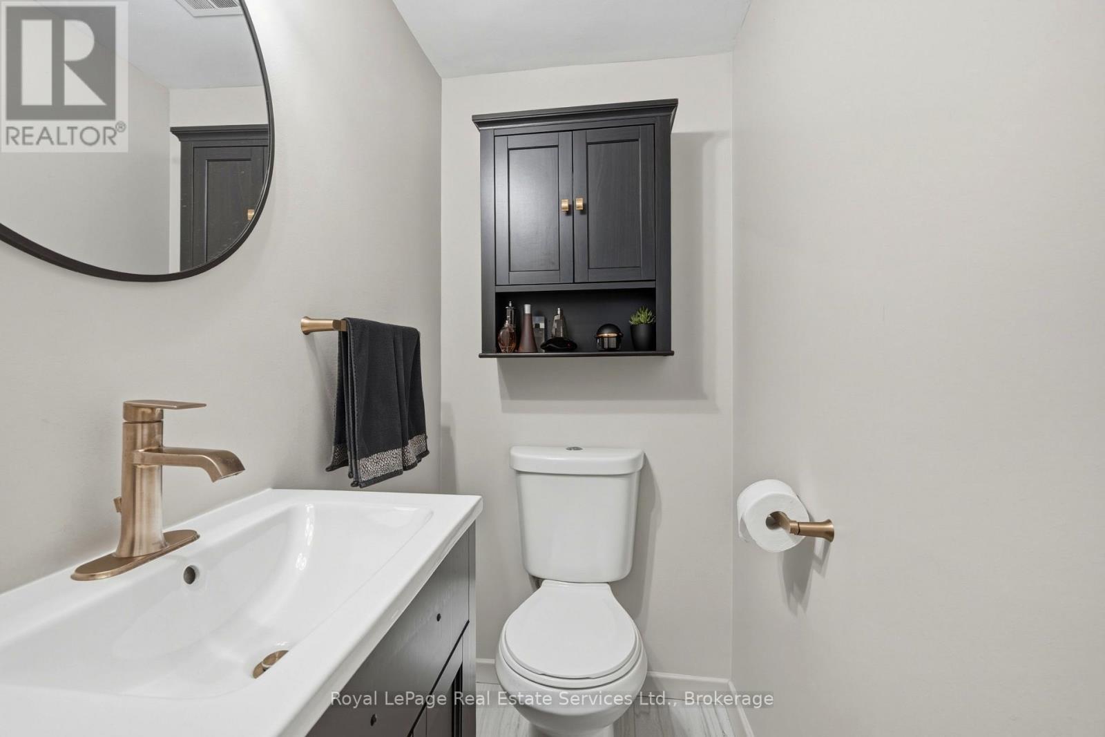 












102 - 15 TOWERING HEIGHTS BOULEVARD

,
St. Catharines (Glendale/Glenridge),




Ontario
L2T3G7

