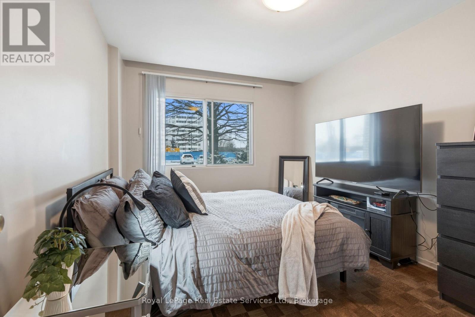 












102 - 15 TOWERING HEIGHTS BOULEVARD

,
St. Catharines (Glendale/Glenridge),




Ontario
L2T3G7

