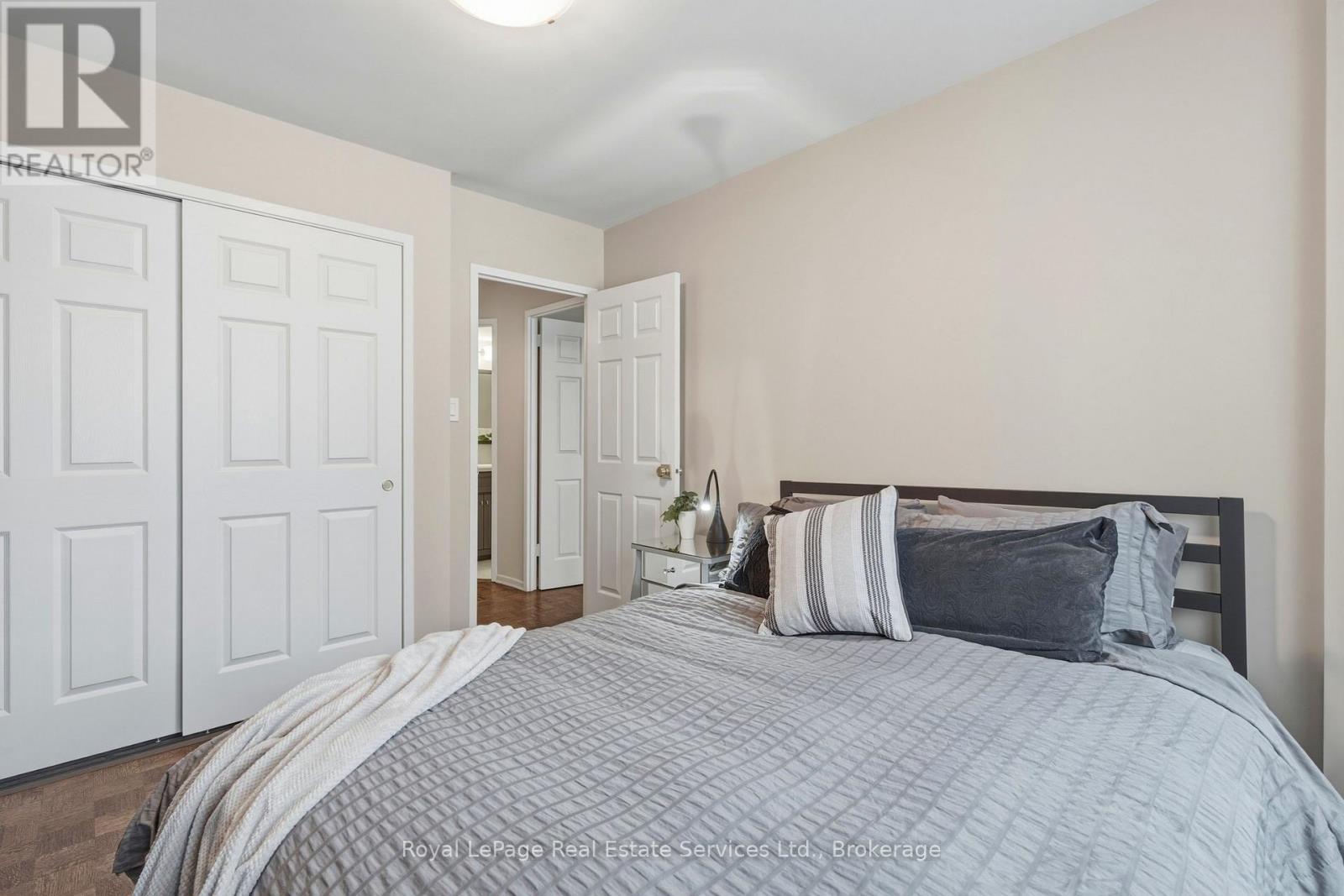 












102 - 15 TOWERING HEIGHTS BOULEVARD

,
St. Catharines (Glendale/Glenridge),




Ontario
L2T3G7

