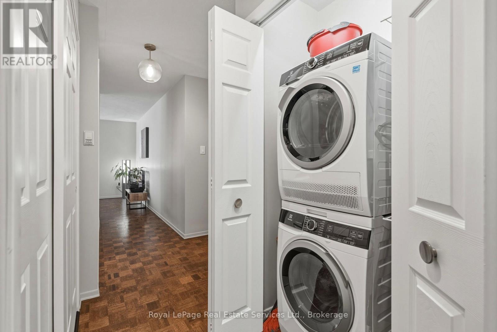 












102 - 15 TOWERING HEIGHTS BOULEVARD

,
St. Catharines (Glendale/Glenridge),




Ontario
L2T3G7

