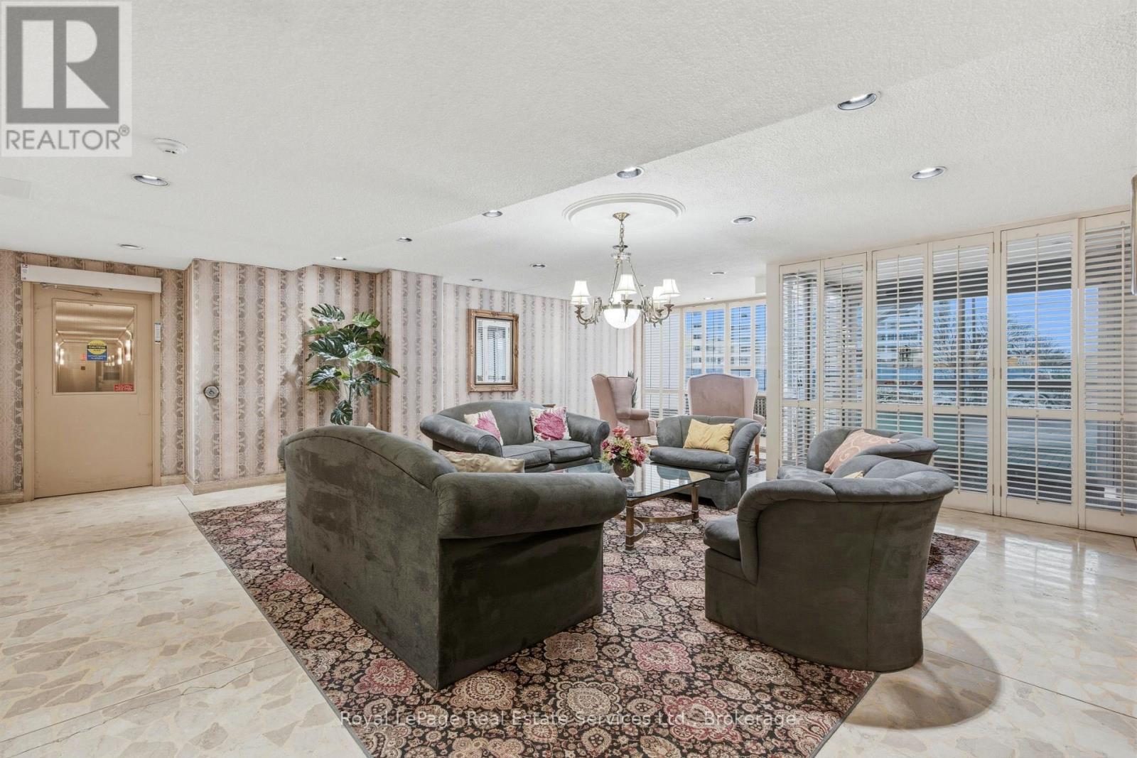 












102 - 15 TOWERING HEIGHTS BOULEVARD

,
St. Catharines (Glendale/Glenridge),




Ontario
L2T3G7

