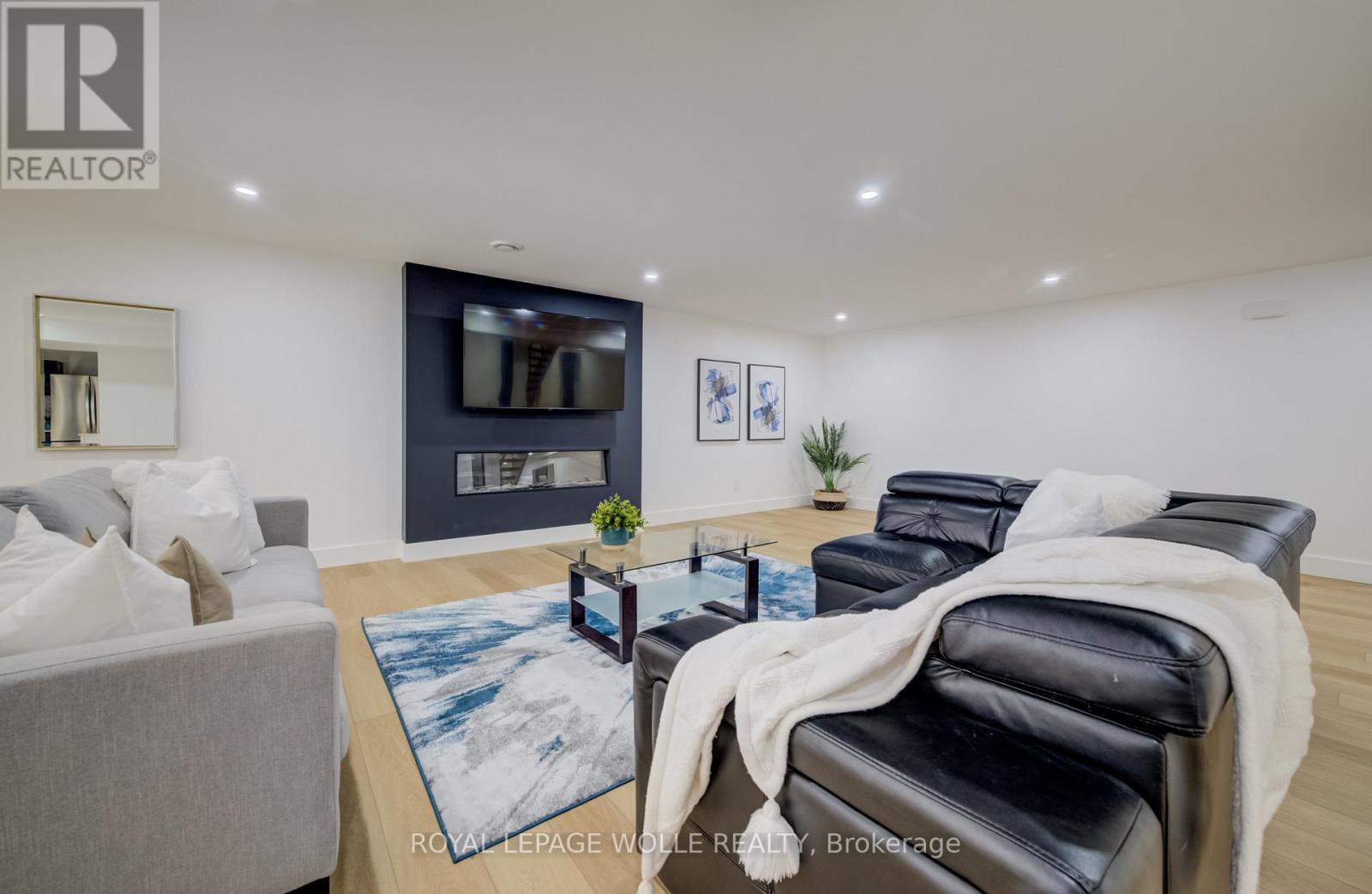 












311 ORR STREET

,
Stratford,




Ontario
N5A0J7

