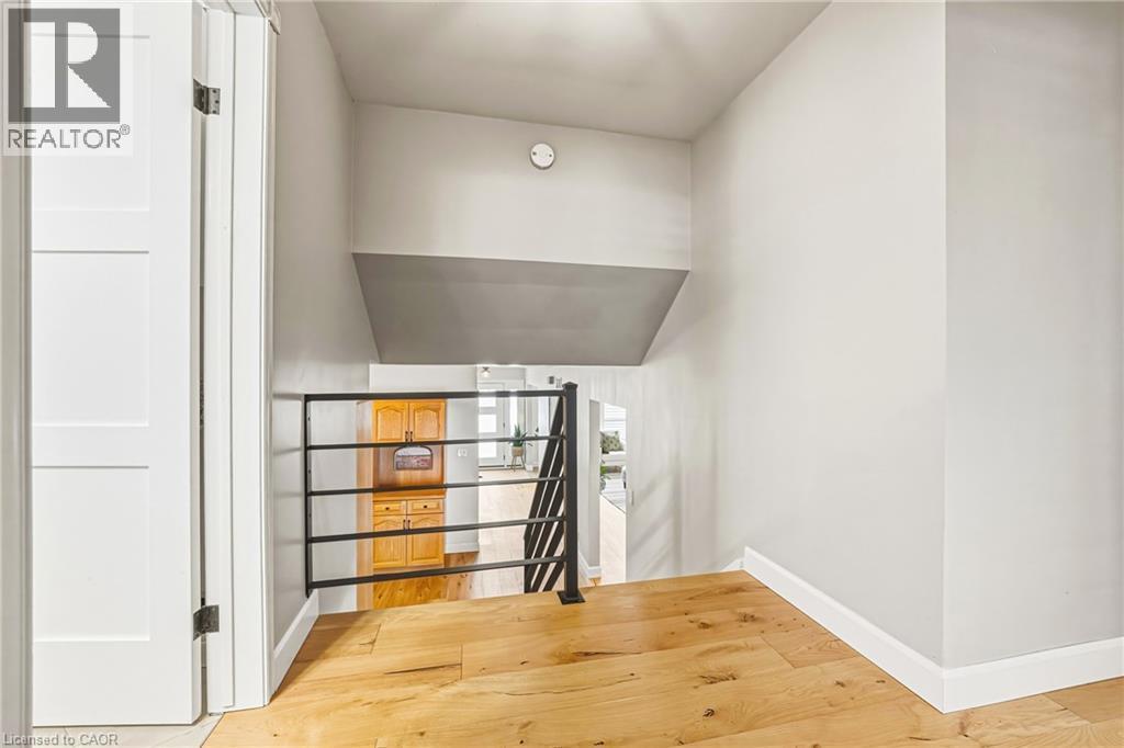 












103 EMPRESS Avenue

,
Hamilton,




Ontario
L9A1M5

