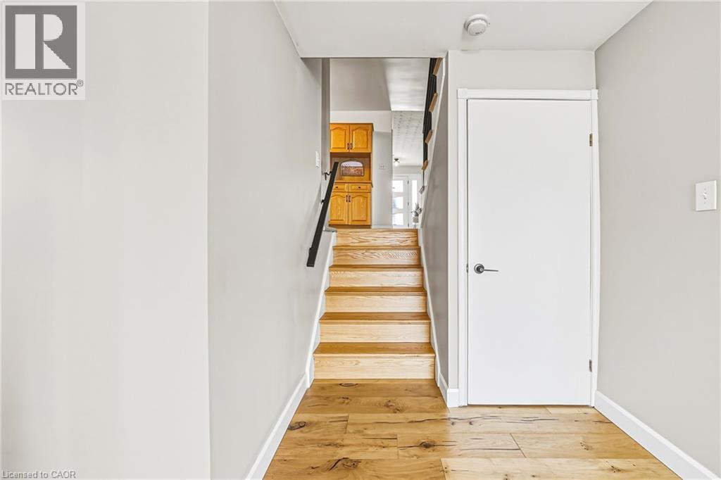 












103 EMPRESS Avenue

,
Hamilton,




Ontario
L9A1M5

