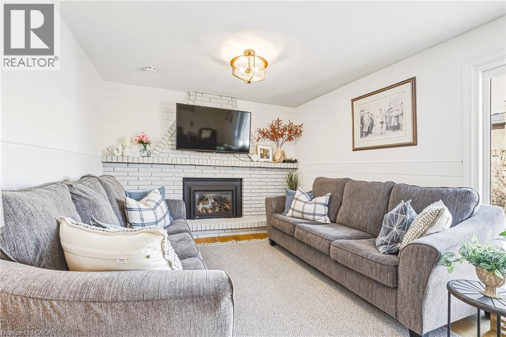 












103 EMPRESS Avenue

,
Hamilton,




Ontario
L9A1M5

