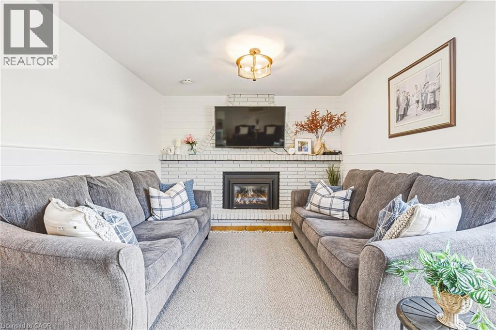 












103 EMPRESS Avenue

,
Hamilton,




Ontario
L9A1M5

