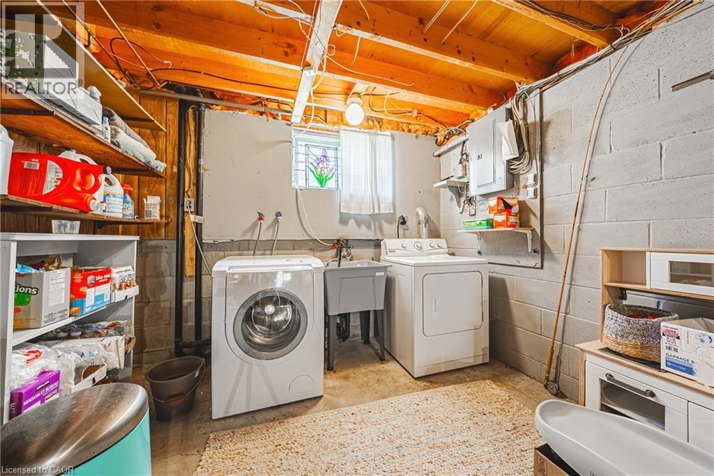 












103 EMPRESS Avenue

,
Hamilton,




Ontario
L9A1M5

