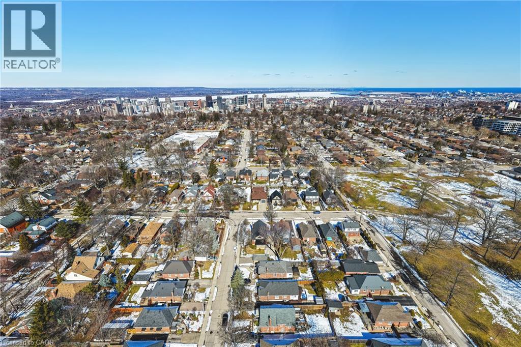 












103 EMPRESS Avenue

,
Hamilton,




Ontario
L9A1M5

