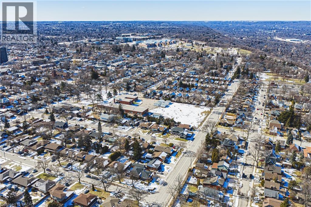 












103 EMPRESS Avenue

,
Hamilton,




Ontario
L9A1M5

