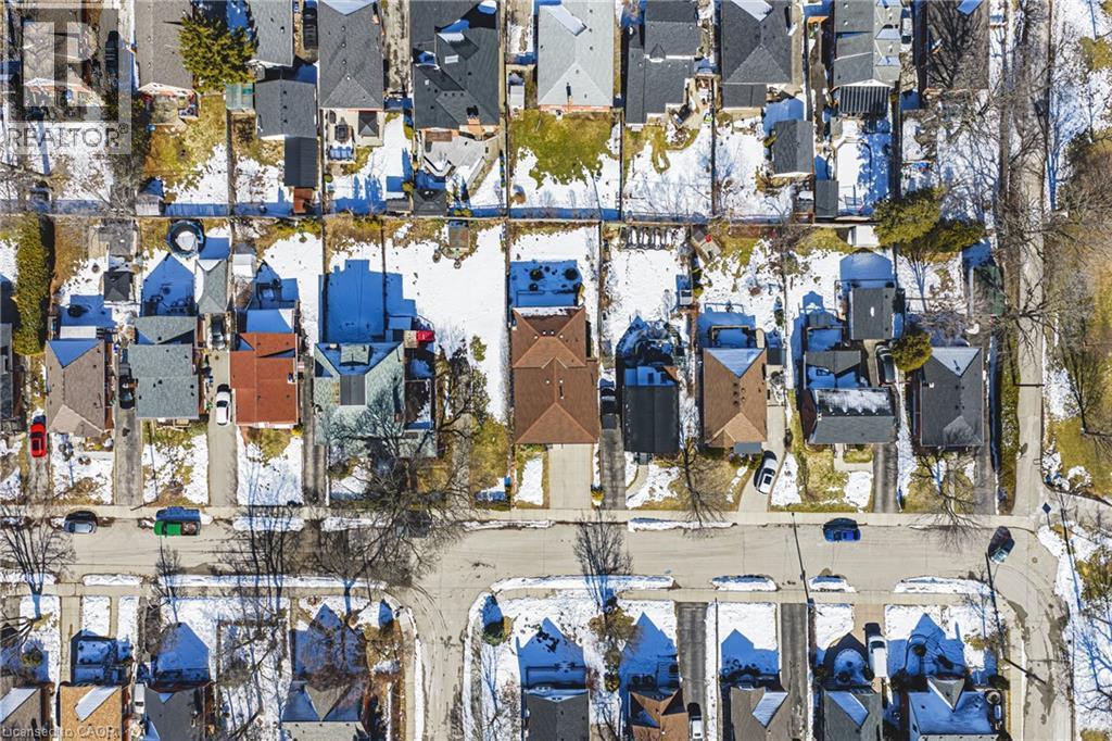 












103 EMPRESS Avenue

,
Hamilton,




Ontario
L9A1M5

